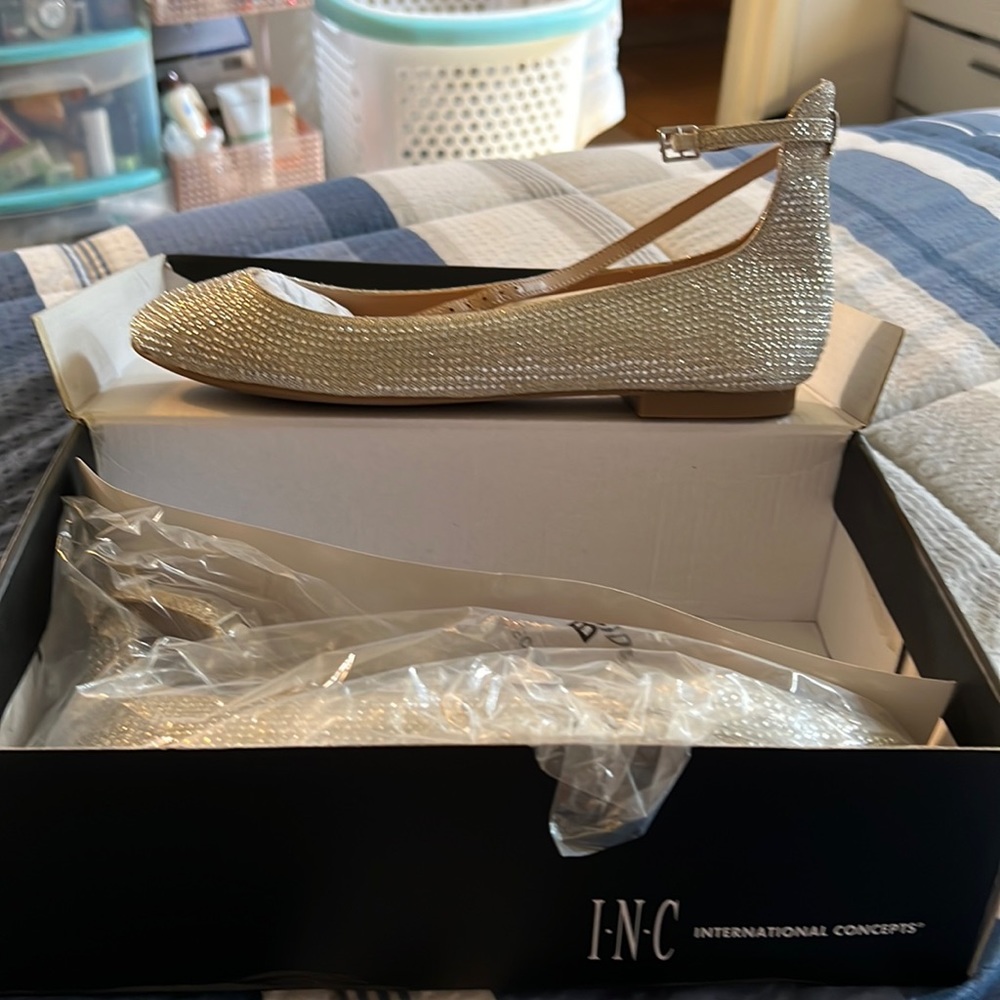 I.N.C CHAMPAGNE 9.5 Flats